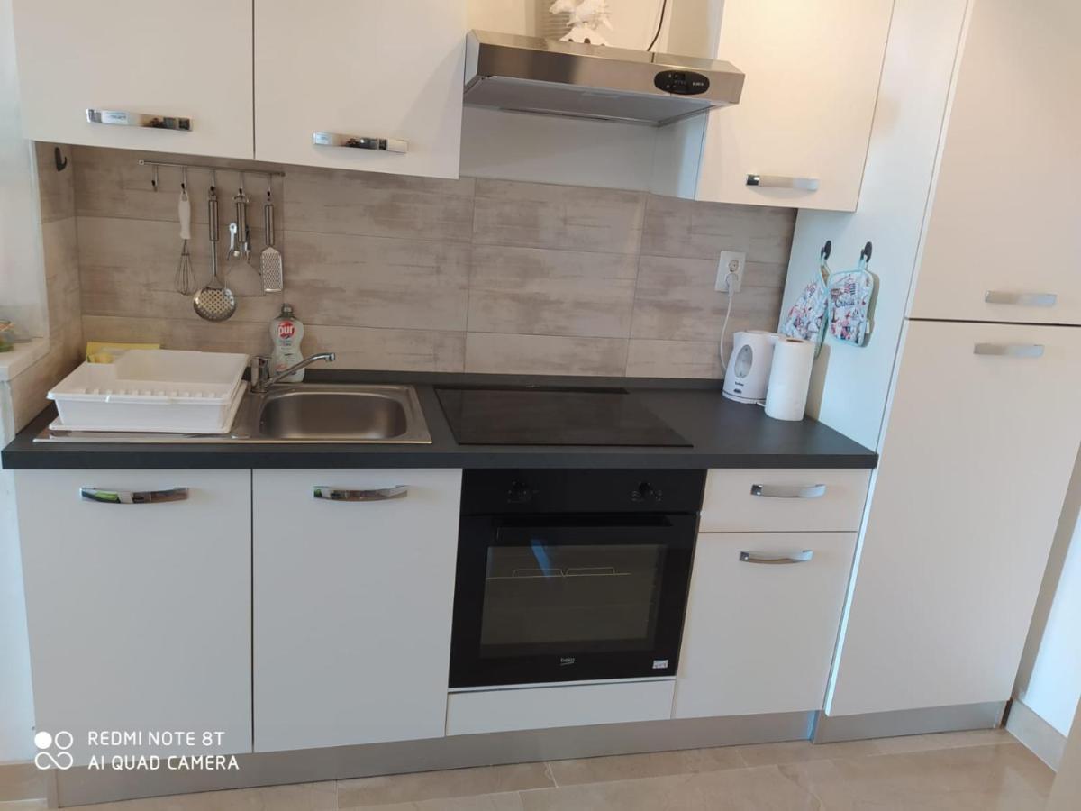 Apartmani Ana Вир Экстерьер фото