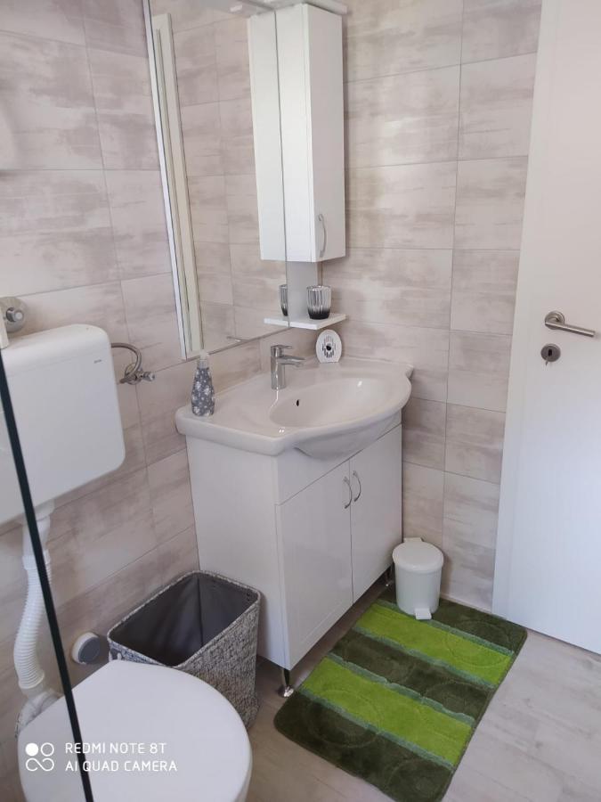 Apartmani Ana Вир Экстерьер фото